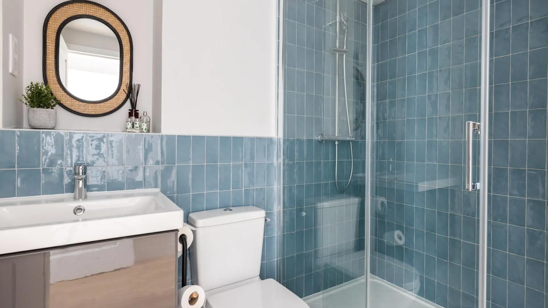 Relax In A Contemporary Designer Apartment Paris
