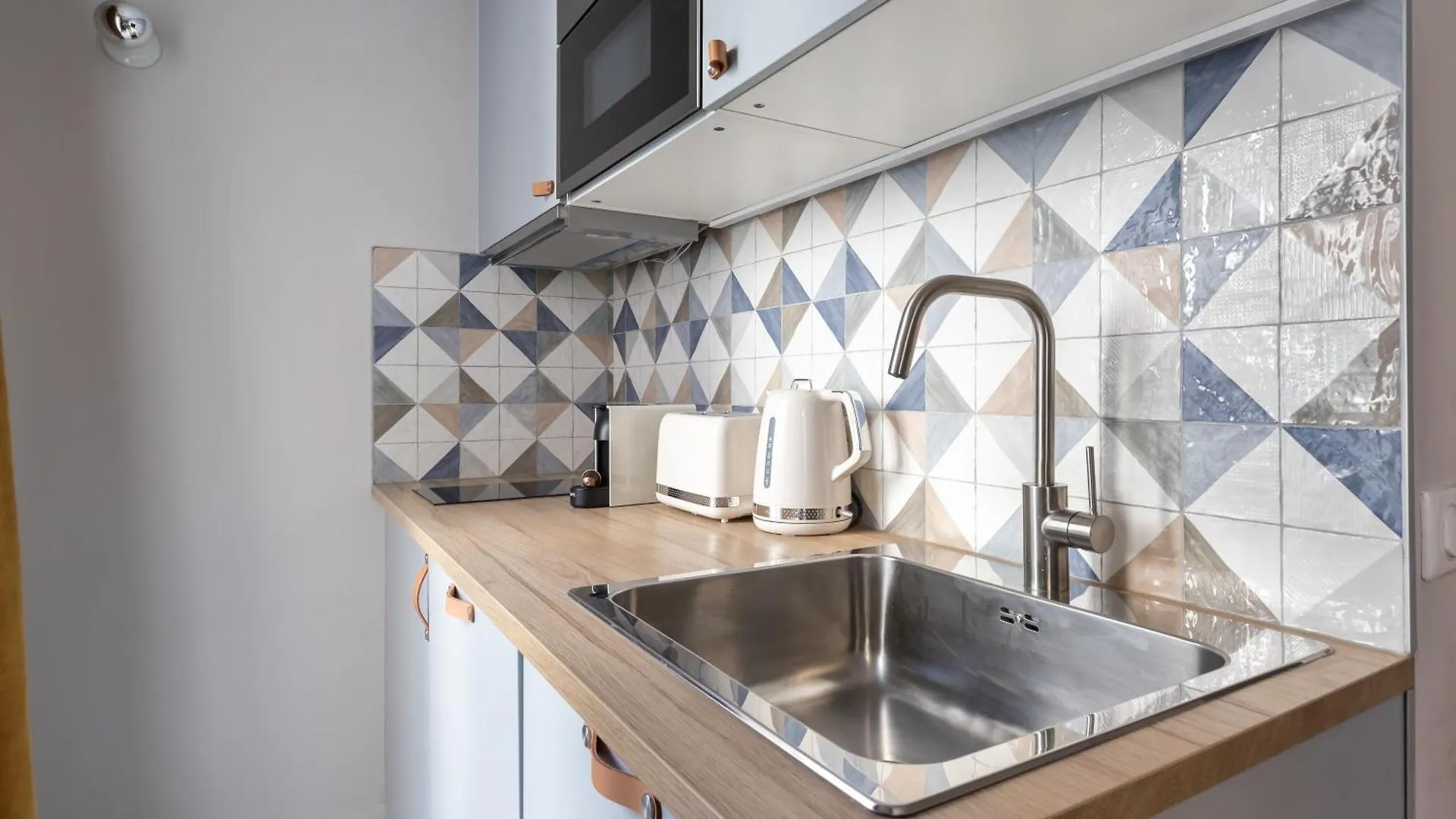 Relax In A Contemporary Designer Apartment Paris