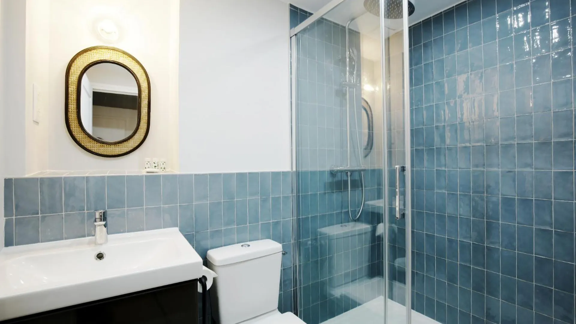 Relax In A Contemporary Designer Apartment Paris